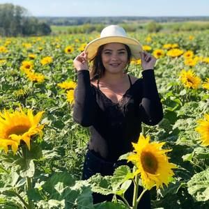 Meet your Posher, Daniela